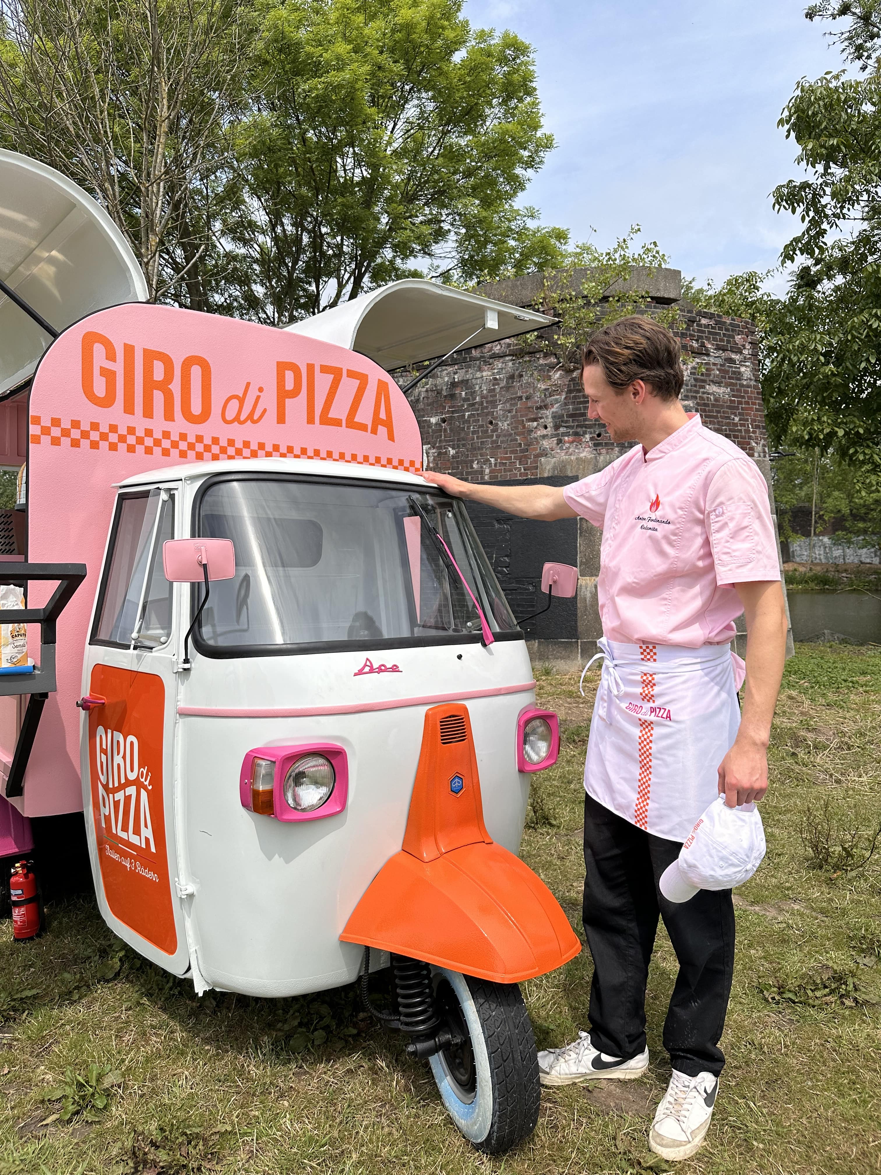 Anton mit der Giro di Pizza Ape